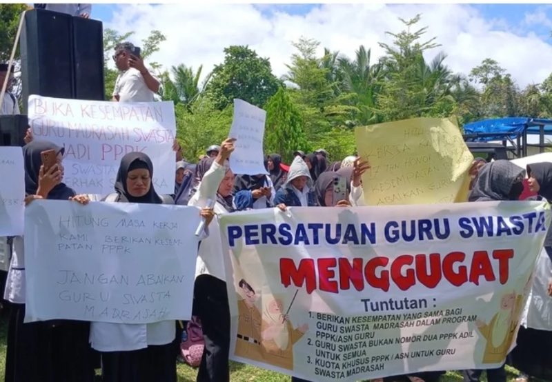Tuntut Transparansi PPPK, Ratusan Guru Honorer Madrasah SBB Geruduk Kantor Kemenag